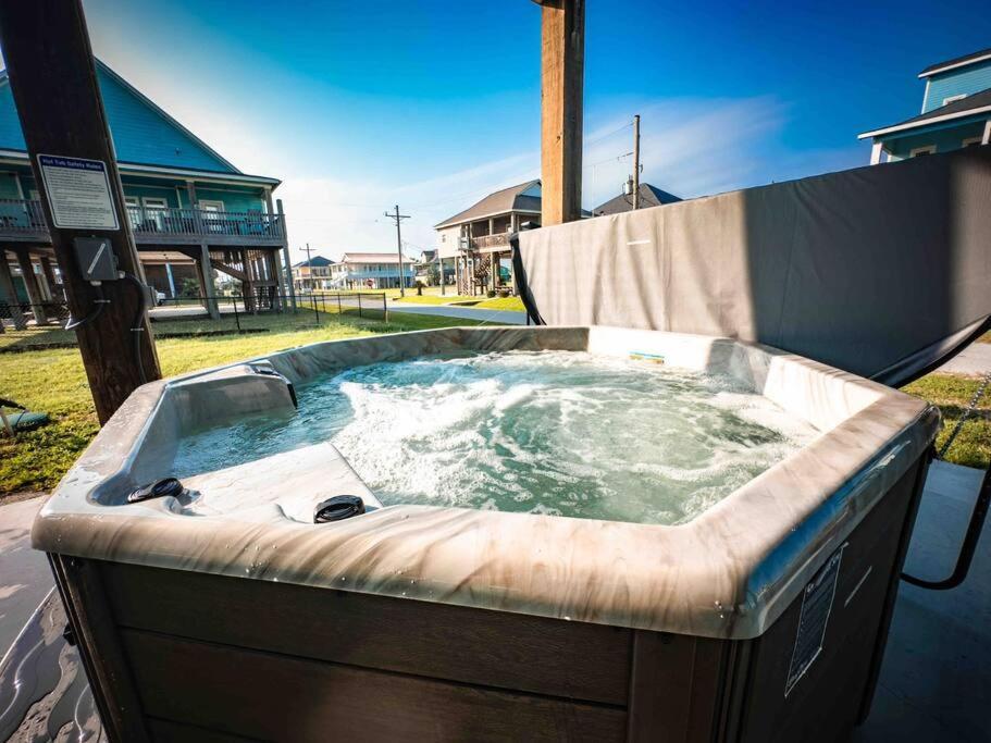 Beachfront - Hot Tub - Bbq - 14 Guests Bolivar Peninsula Exteriör bild